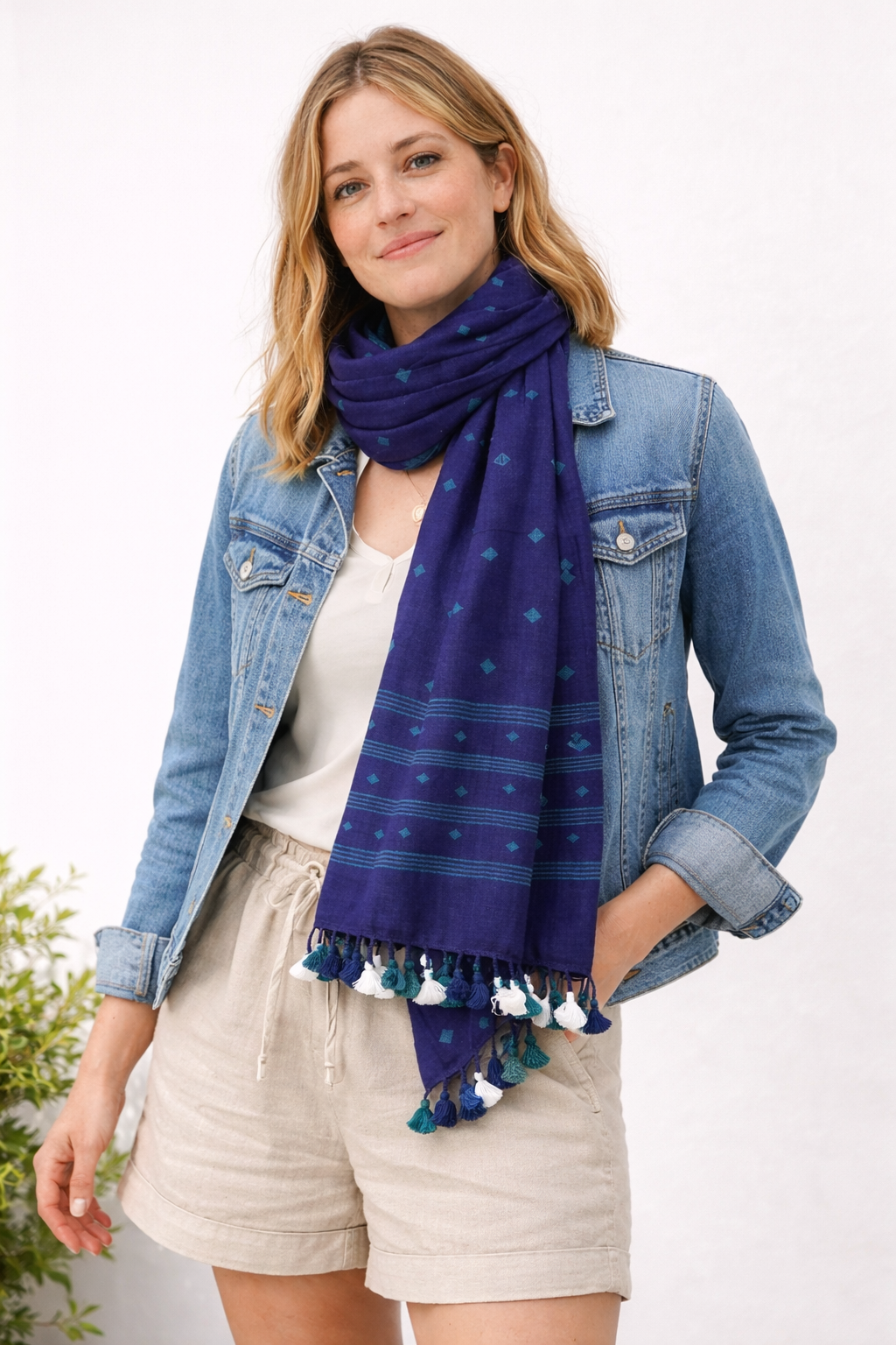 Handwoven Jamdani Cotton Scarf in Indigo